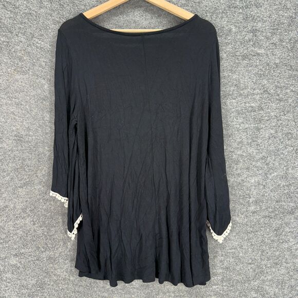 The Hanger Blouse Women L Large Black Cross Embroidered 3/4 Sleeve Round Neck - Picture 2 of 7